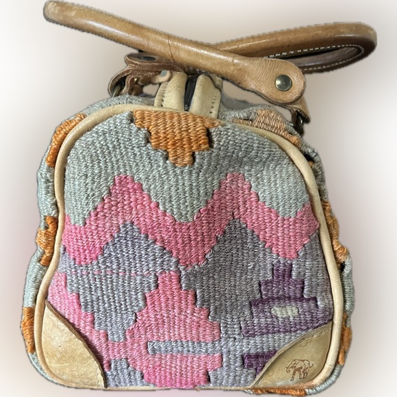 Vintage Elephant Walk Kilim Rug Handbag 80s
Barrel Duffle - Picture 2 of 9